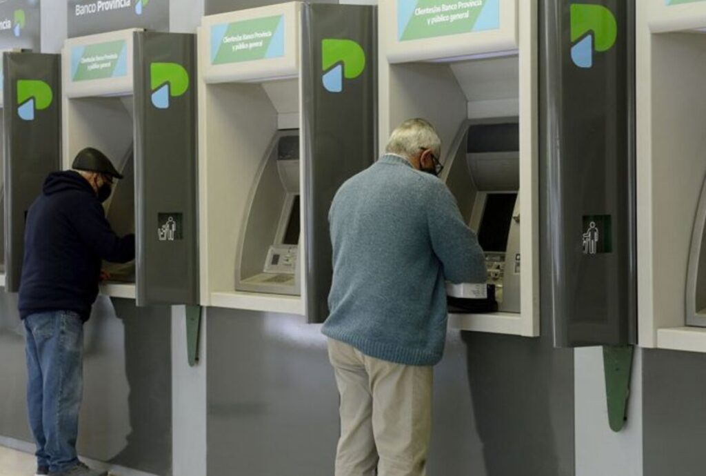 Arranca el pago a personas jubiladas en la provincia de Buenos Aires
