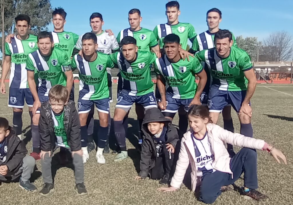Fútbol Club Bunge ganó un partido clave y es único escolta de Juventud.