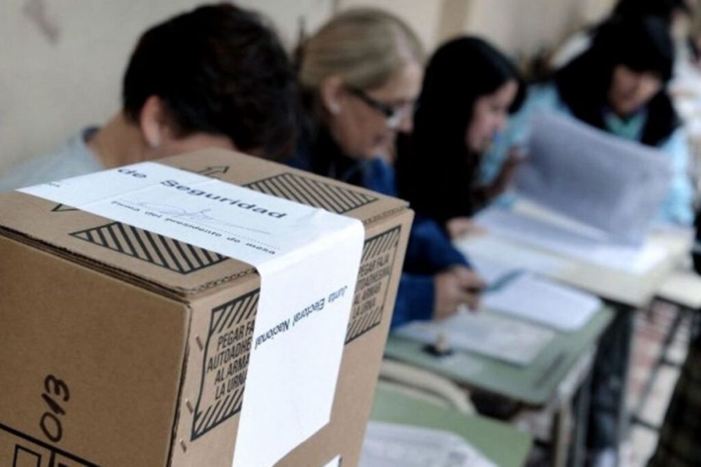 Más de 2.200 personas se capacitan como autoridades de mesa para PASO en provincia de Buenos Aires.