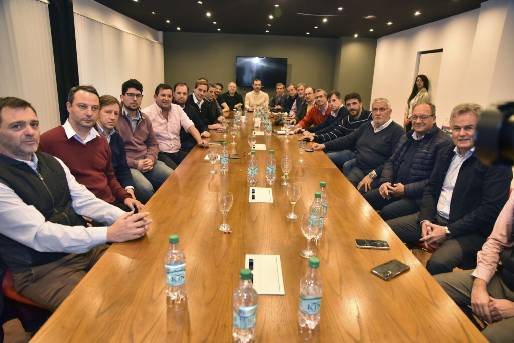 Intendentes de JxC pidieron al Gobierno bonaerense que cancele deudas con los municipios.