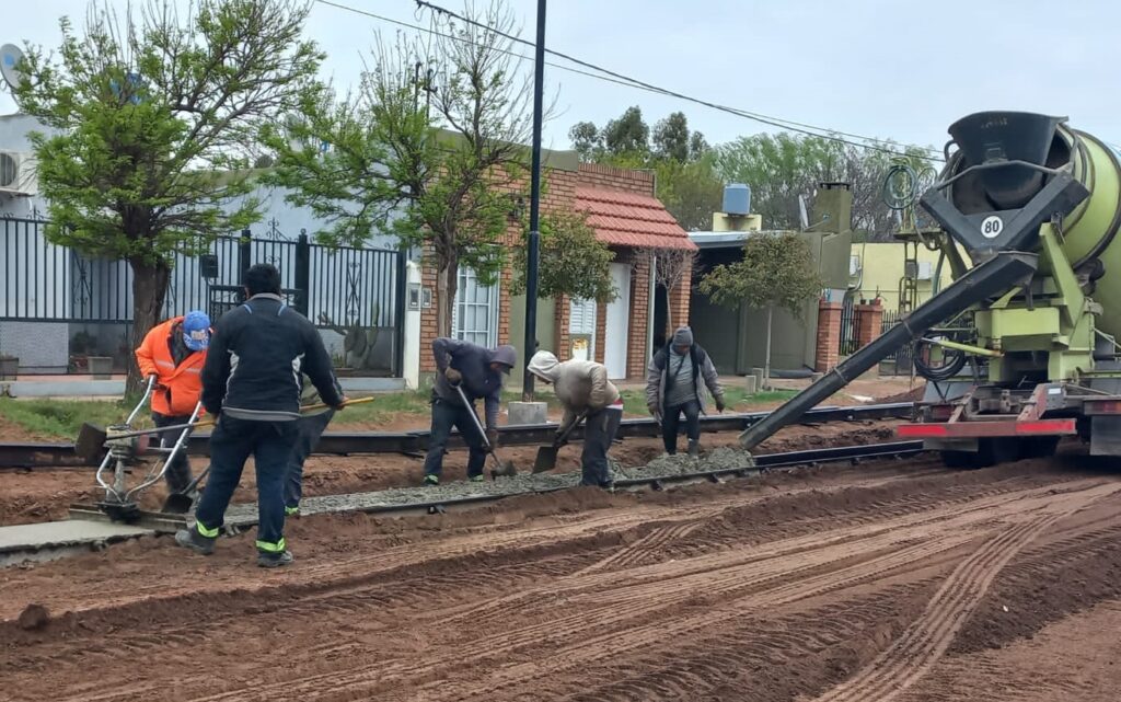 Blaquier: continua la obra de cordón cuneta.
