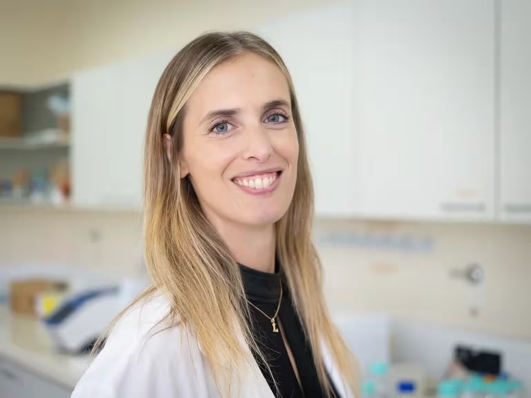 La doctora Lucía Moro, especialista en células madre y edición génica del LIAN/Fleni e investigadora del CONICET, quien lideró la investigación