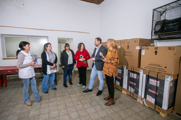 CLERICI - ESCUELA 5 - ENTREGA DE CALEFACTORES-5
