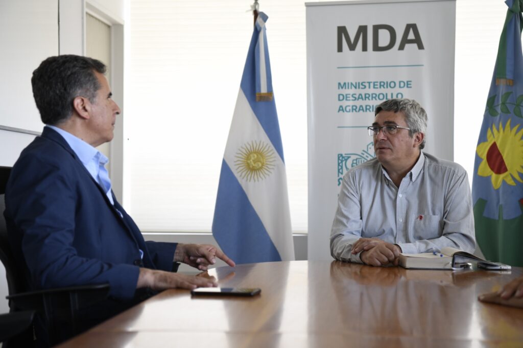 Juanci Martínez reunido con el Ministerio de Desarrollo Agrario de la Provincia, Javier Rodríguez.