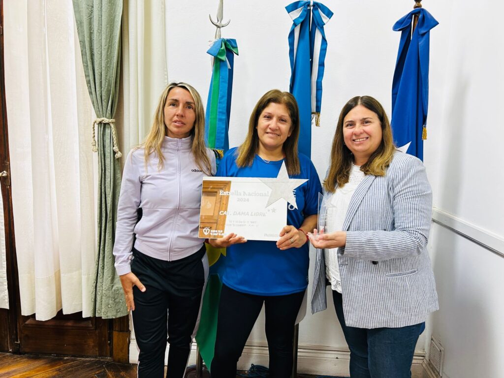 Fue recibida y reconocida por la Intendente Interino de Florentino Ameghino,  Ana Verón y la Directora de Deportes Solange Marino.