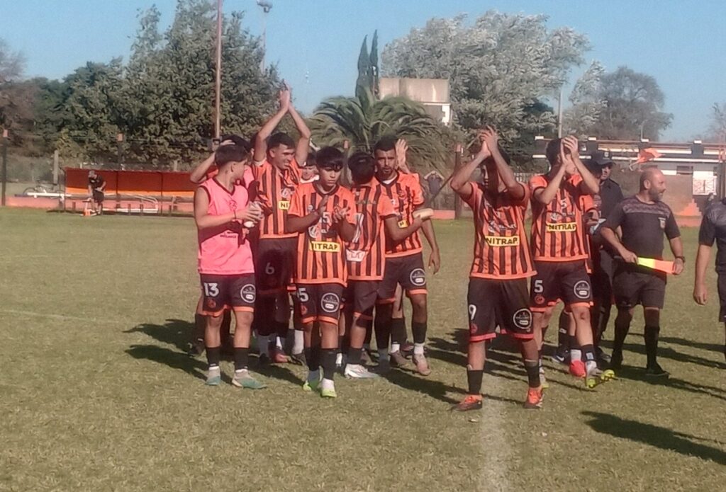3ra: Atlético Ameghino ganó y se subió a la cima en soledad.