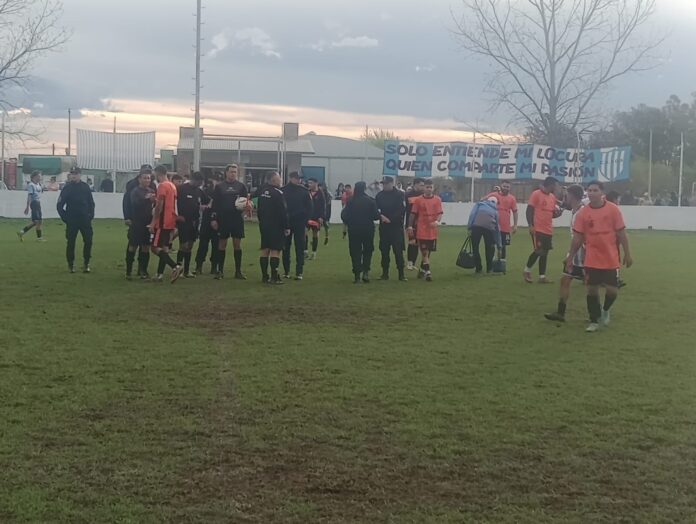 En un clásico vibrante empataron 3 a 3 Sarmiento y Atlético Ameghino En un clásico vibrante empataron 3 a 3 Sarmiento y Atlético Ameghino