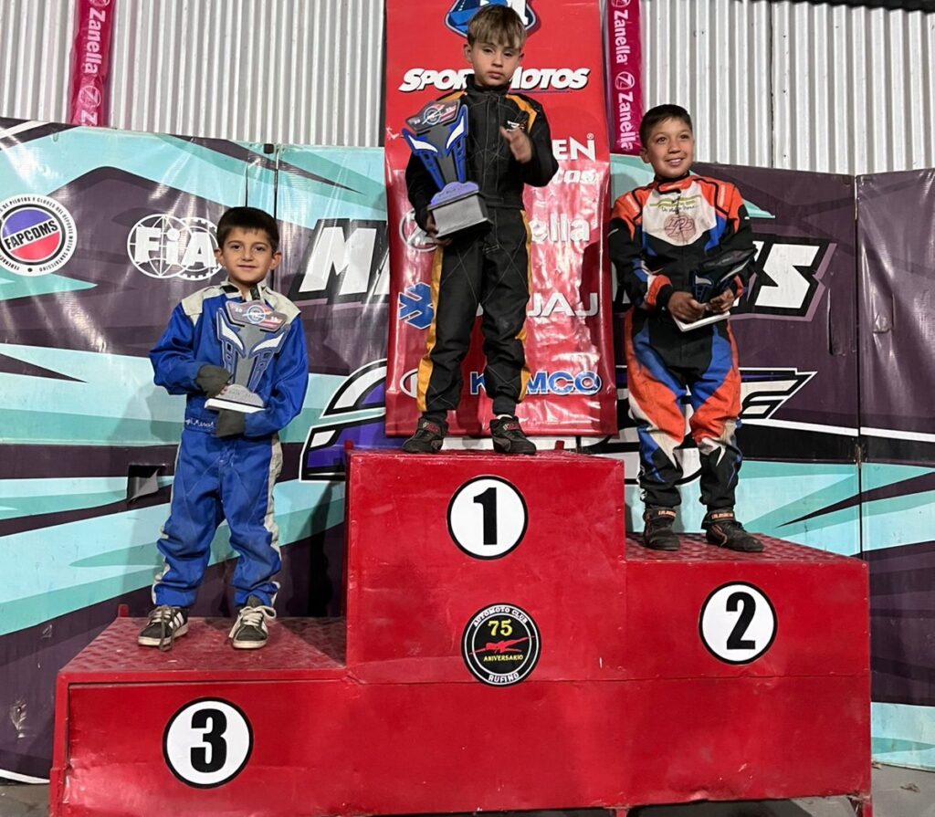 Tiziano y Felipe Mesas en el podio.