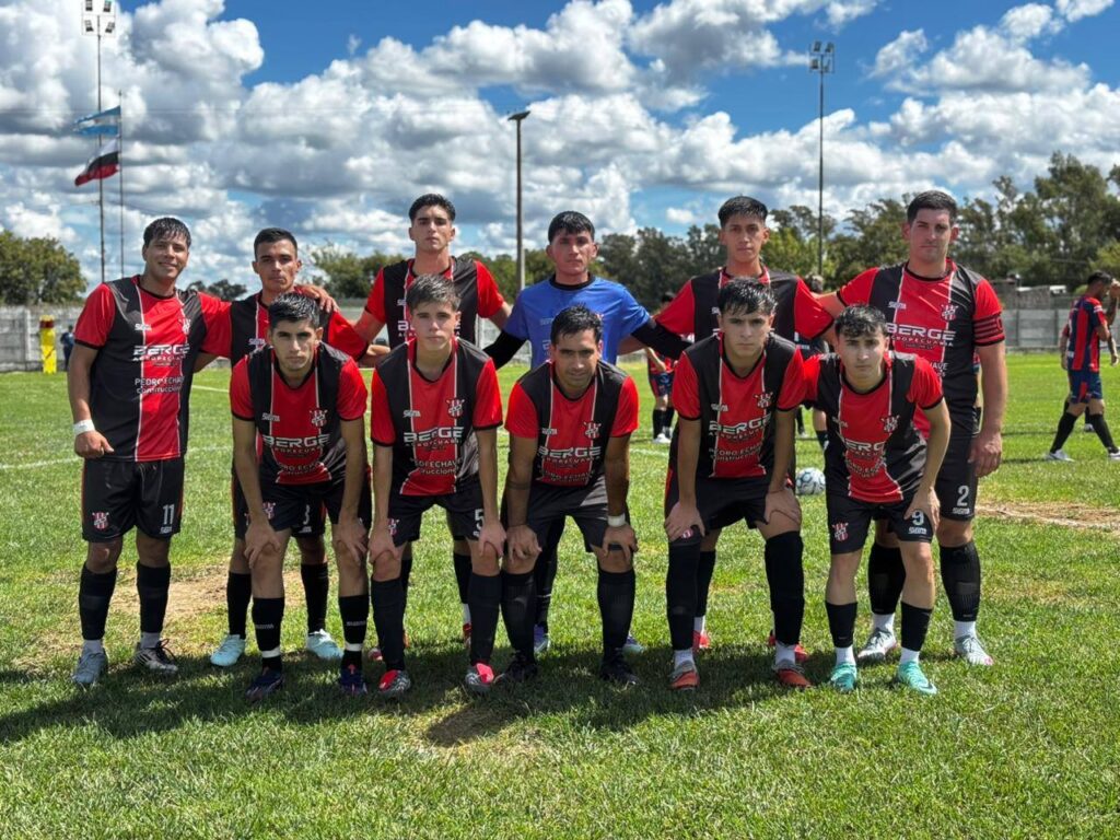 Atlético Charlone ganó y es el único líder del torneo de Tercera División.