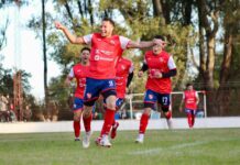 Torneo Apertura: Ingeniero y Juventud ganaron y presionan a Sportivo. Gianfranco Ottaviani, festeja su gol. Ganó el rojo y es escolta. Foto: Facebook: Ingeniero White.