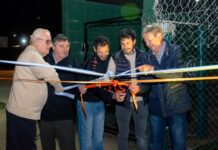 El Club Atlético Ameghino inauguró su cancha de césped sintético.