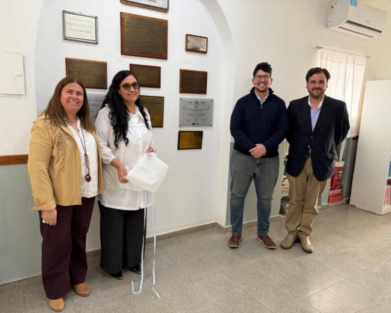 La Escuela N° 6 de Porvenir celebró sus 100 años de historia.